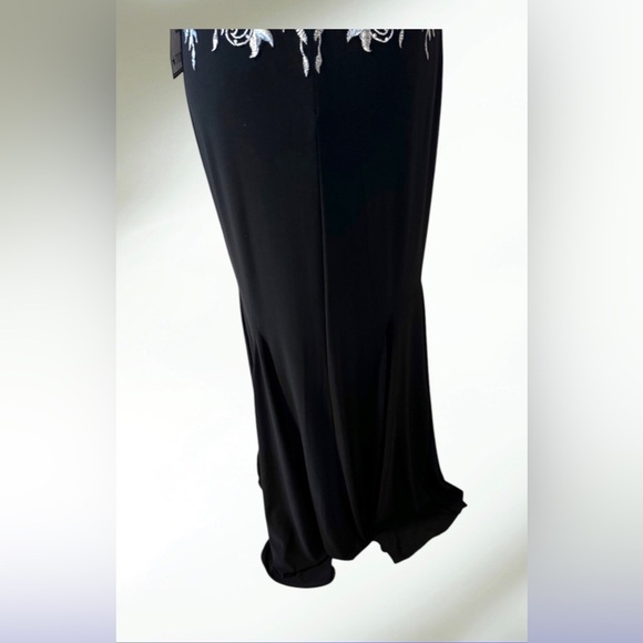 BETSY & ADAM Black Stretch Zippered Embroidered V Neck  Evening  Dress Size 6 - Picture 11 of 16